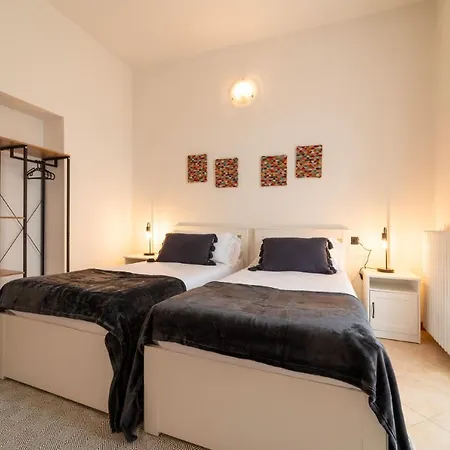 Bright And Cozy In By Wonderful Italy מנאג'יו